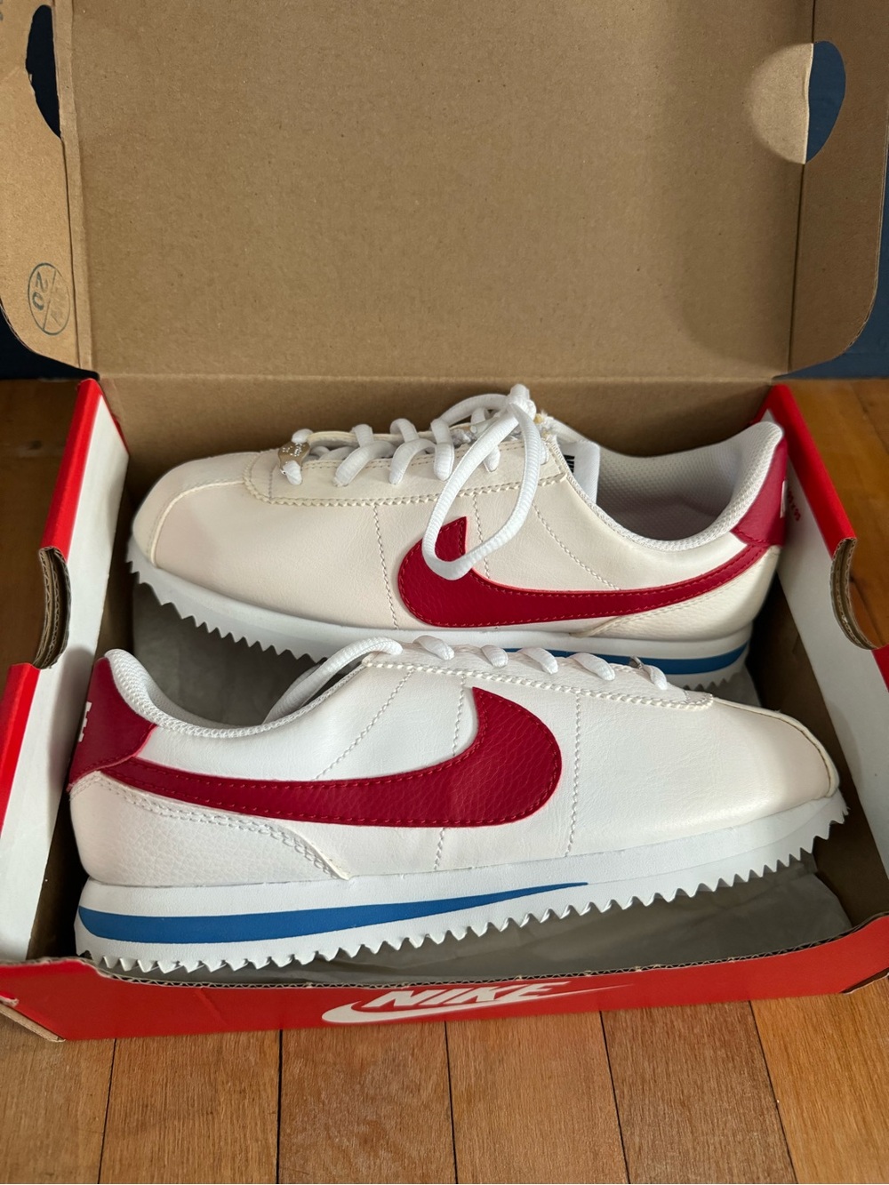 Nike Cortez kids ( Forrest Gump ) shoes new in box 4y
